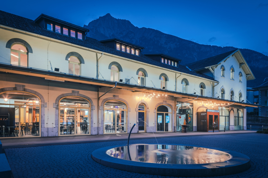 Die ZeughausKultur mit Brunnen und Vorplatz