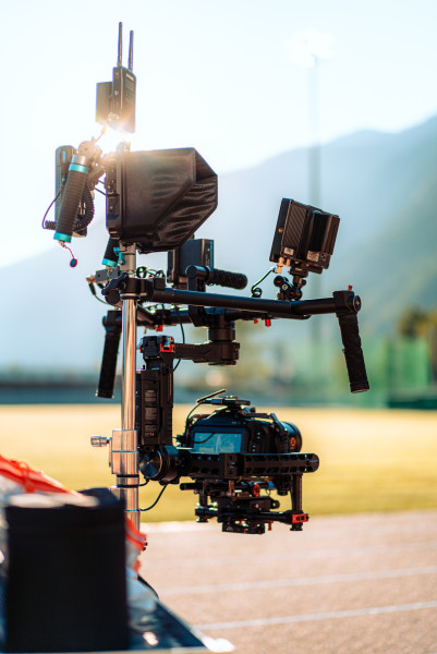 Caméra de cinéma sur stabilisateur, sur le tournage de Born to run, film publicitaire narratif spéculatif pour On Running, à Martigny.