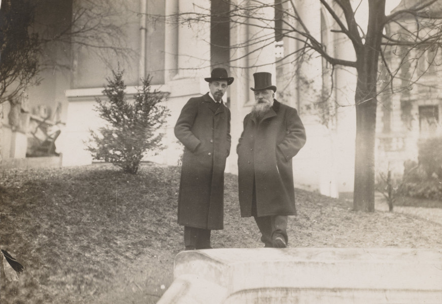 Rainer Maria Rilke et Auguste Rodin devant le péristyle du Pavillon de l'Alma à Meudon en 1906, musée Rodin, Ph.16496
