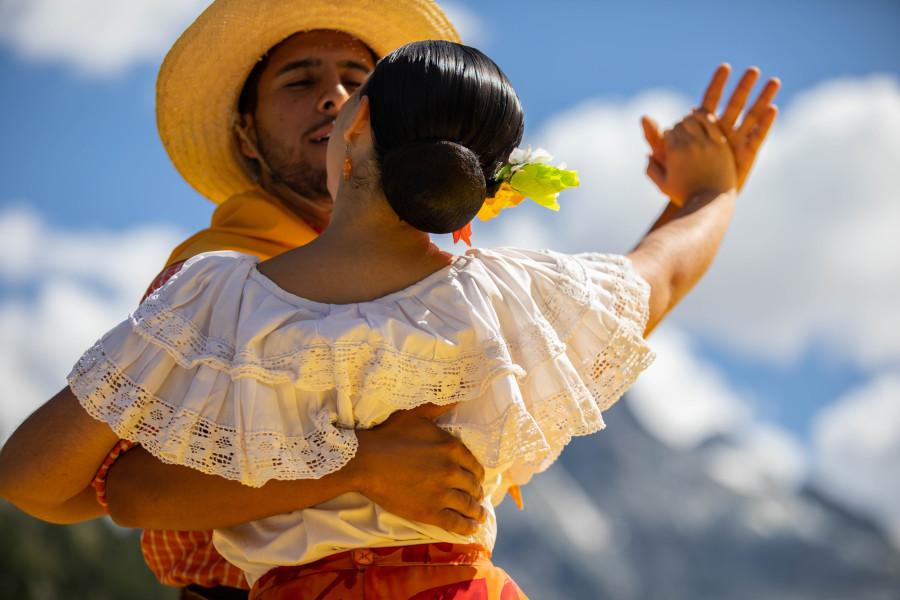 Ein argentinisches Paar auf unserer Freilichtbühne in Arolla