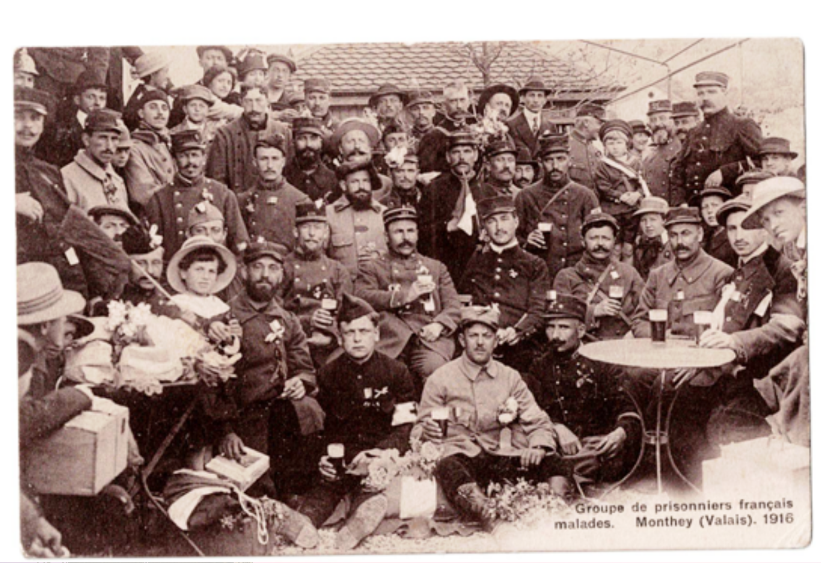 Carte postale. Arrivée des internés français, mai 1916, Monthey (Archives privées, Fonds Jean-Marie Michellod)